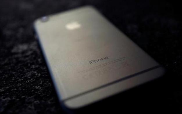 US drops New York fight with Apple after gaining access to iPhone