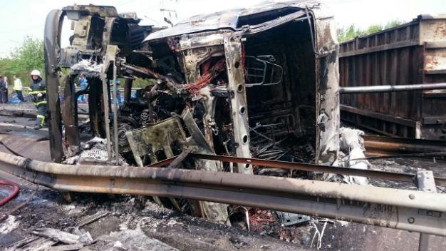 One killed in crash on highway to Istanbul