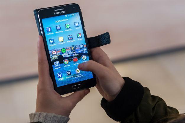 EU expands battle with Google with Android antitrust probe