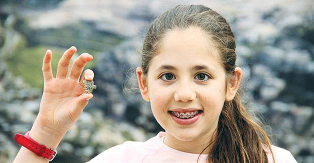 Israeli girl discovers an ancient amulet