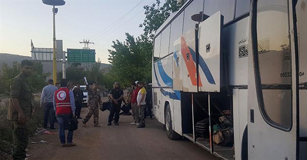 UN begins major evacuation in Syria as peace talks fray