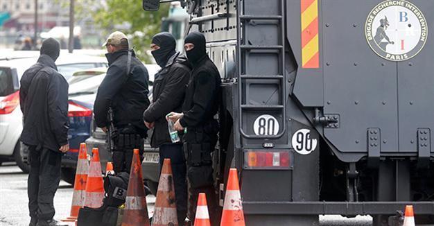 Paris attacks suspect Abdeslam extradited to France