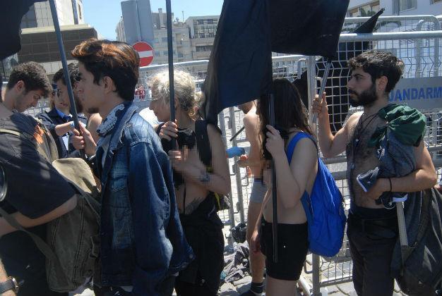 May 1 demonstrator detained for taking off clothes during police search