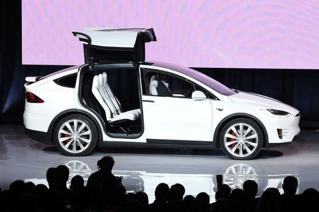 Tesla accelerates to hit target of 500,000 cars yearly