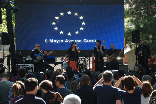 EU to jointly celebrate Europe Day and Mother’s Day at Cer Modern