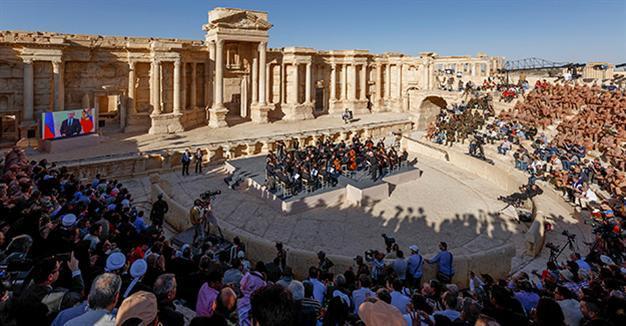 Russian orchestra performs in Syrias war-scarred Palmyra