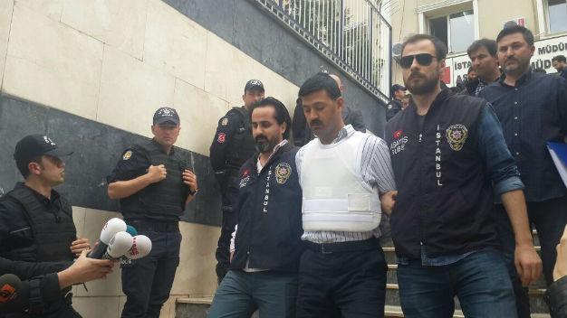 Court orders assailant’s arrest over armed attack on Dündar
