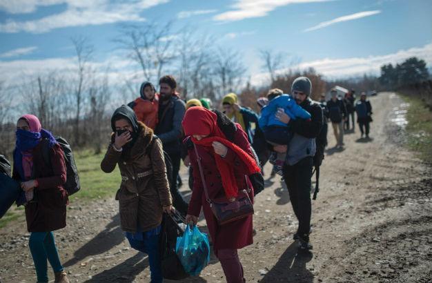 ‘Hotspot’ migrant centers to open in Greece