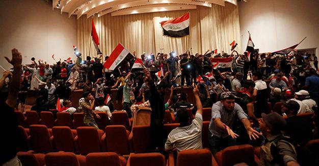 Sadrist protesters leave Iraqi parliament building after hours of protests
