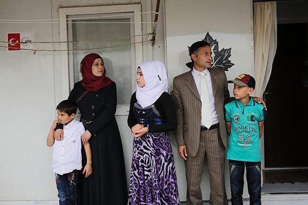 Euro Investment Bank offers Turkey help for refugees