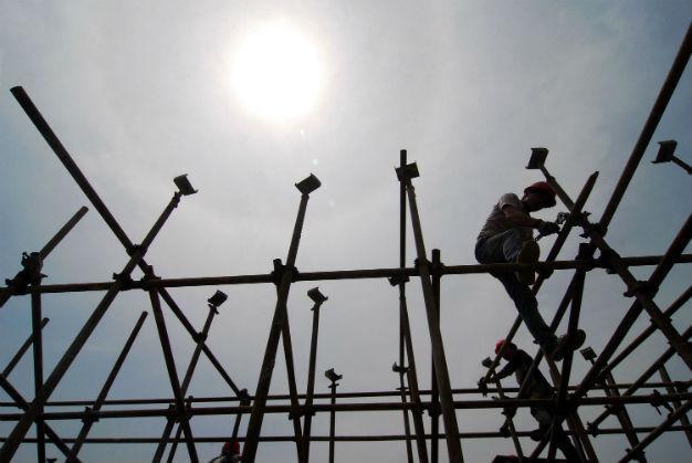 Top China paper warns of crisis risk over debt