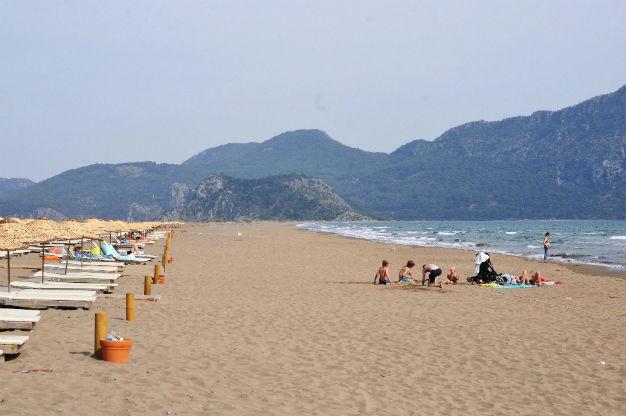 Ministry demands evacuation of İztuzu Beach, company insists on staying