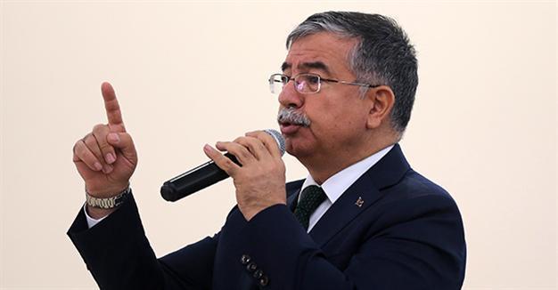 Turkish defense minister visits ‘vital’ Ukraine