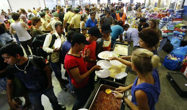 Germany puts refugees to work... for one euro
