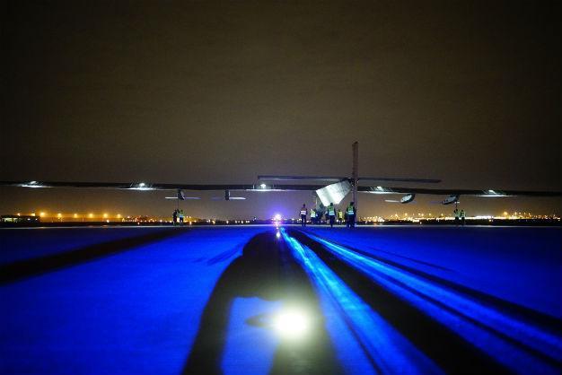 Solar plane lands in Dayton, Ohio on latest leg of round-the-world flight