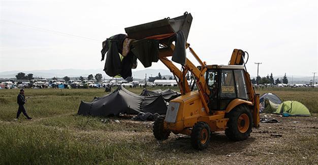 Greece starts evacuating squalid Idomeni migrant camp