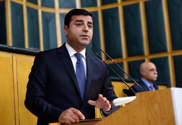 Akıncı speaks to Demirtaş after fighting erupts at Turkish Cypriot university