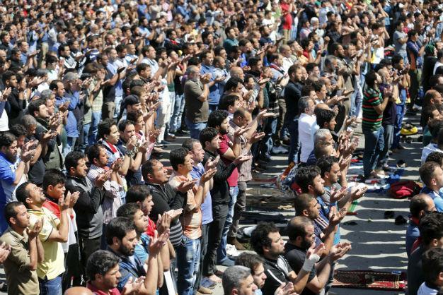 Followers of Iraqi cleric Sadr rally near Baghdad’s Green Zone
