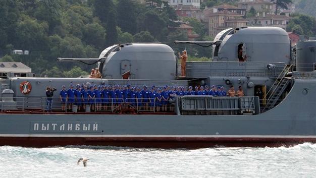 VIDEO: Russian warship traverses Istanbul’s Bosphorus
