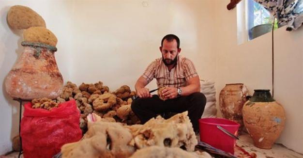 Bodrum sea sponge collector readies for summer