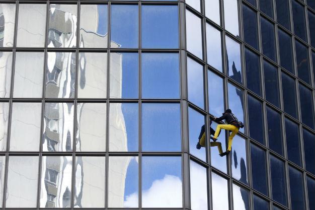 French Spiderman scales Paris skyscraper