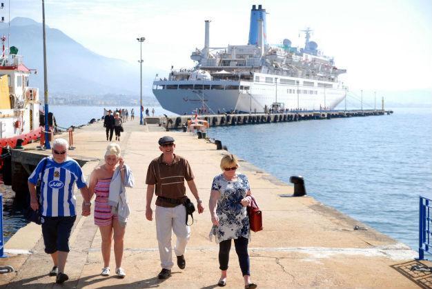 Thomas Cook holiday demand falls as wary customers delay booking