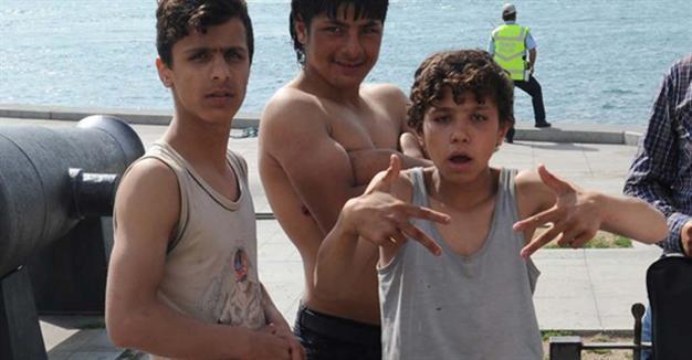Syrian boys rescue drowning man in Turkey