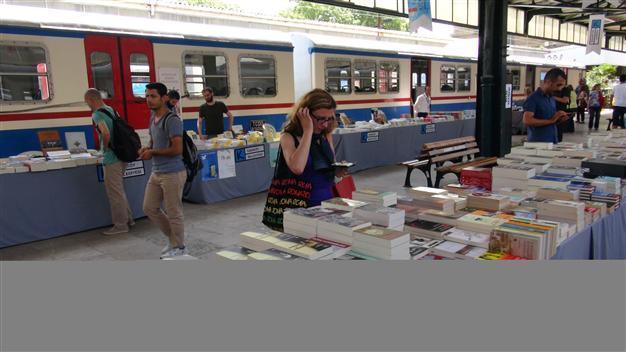 Books and trains share journey in Istanbuls Haydarpaşa station