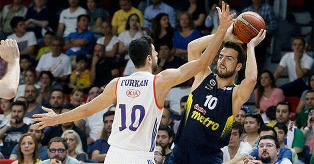 Efes bounces back in Turkish league title series against Fenerbahçe