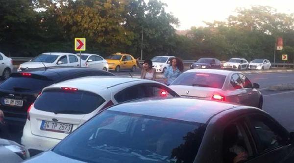 Women cut road, protest unfair male drivers in Istanbul