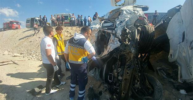 Ten workers killed in car crash in central Turkey