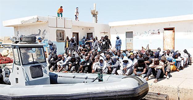 3,000 migrants rescued, 2 bodies found off Italian coast