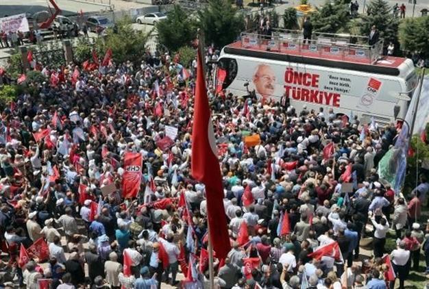 Thousands gather in Ankara to support CHP leader after ‘bullet’ incident