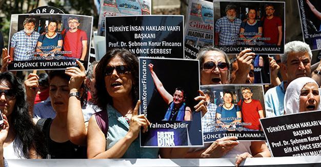 Over 100 journalists show solidarity with arrested Turkish campaigners