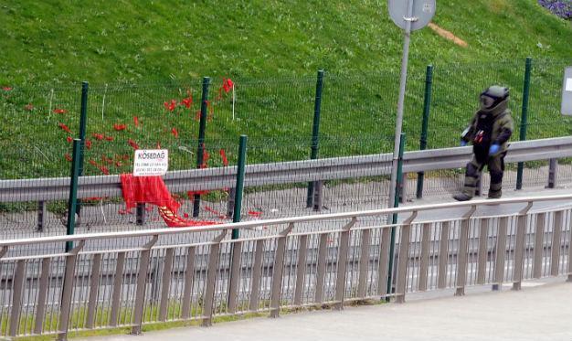 Suspicious banner on Istanbul highway leads to traffic chaos