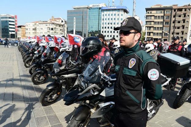 Istanbul police on alert after explosion, security warnings