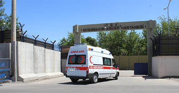 Police officer killed in PKK car bomb attack in Turkey’s Diyarbakır