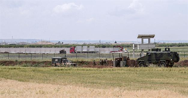 Two suicide bombers killed on Syrian border