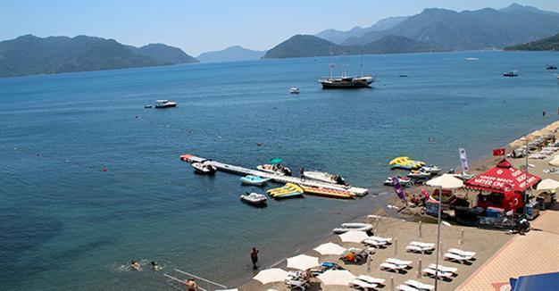 Turkish hoteliers eye Russian tourists to cut losses