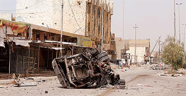 Coalition, Iraqi air strikes kill scores of ISIL militants fleeing Fallujah