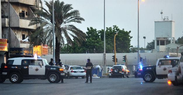 Bomber killed, two police wounded in blast outside US consulate in Jeddah