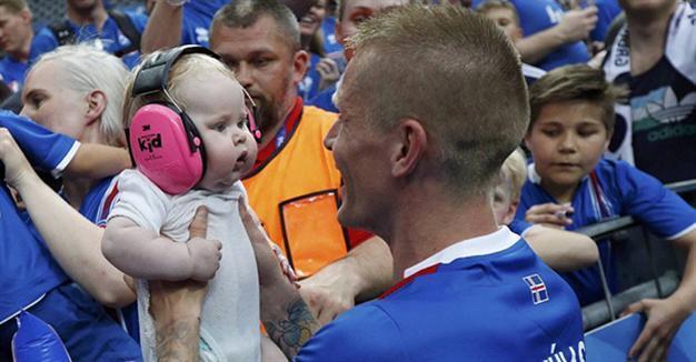 Turkish social media swoons over Euro 2016 phenomenon, Icelandic baby ‘Yanakson’