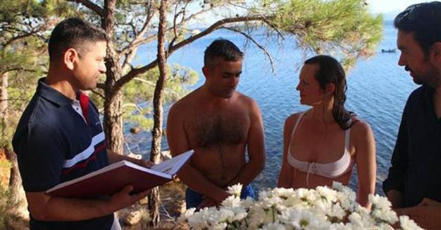 German-Turkish couple gets married in swimsuits in Turkey’s northwest