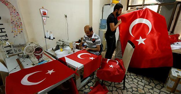 Anti-coup protests in Turkey boost flag sales