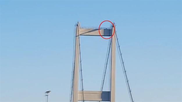 Pro-coup sniper on Istanbul’s Bosphorus Bridge tower shot dead during coup attempt