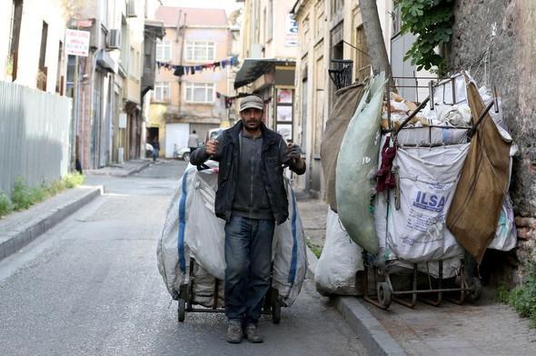 Job offers pouring in for Syrian businessman turned refugee paper collector in Turkey