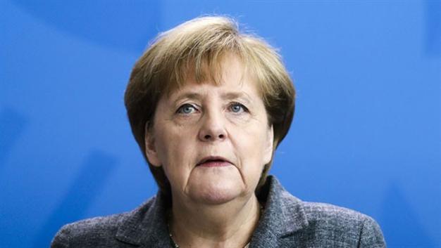 Merkel condemns attempted military coup in Turkey, urges rule of law