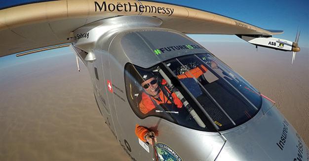 Solar plane circles globe in first for clean energy