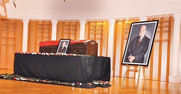 Turkish historian Halil İnalcık laid to rest in Istanbuls Fatih