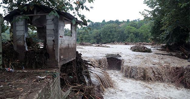 Mexico landslides leave 40 dead as new storm forms